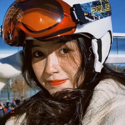 想踢沉迷男的女人海报